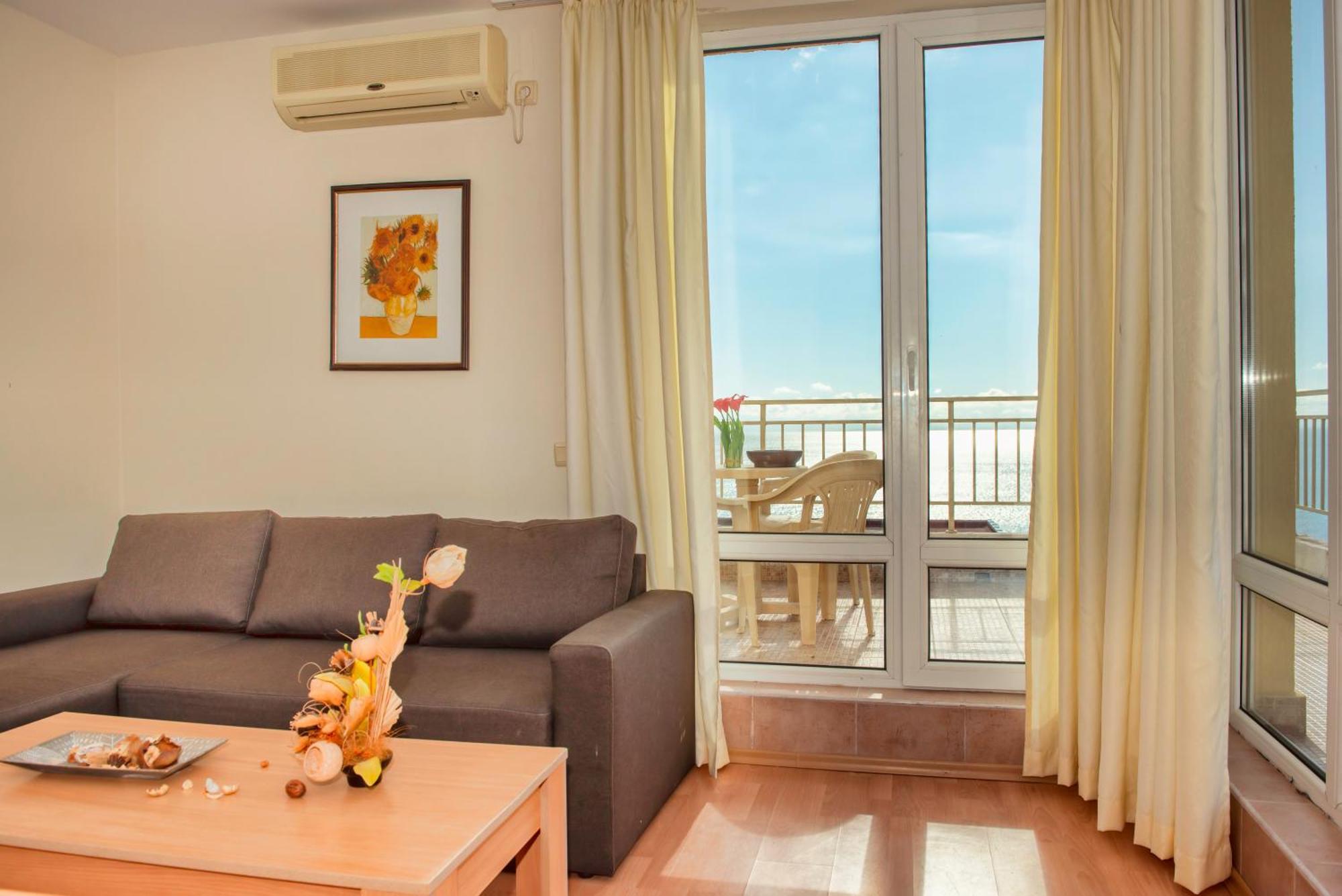 Crown And Imperial Apartments Sveti Vlas Exterior photo
