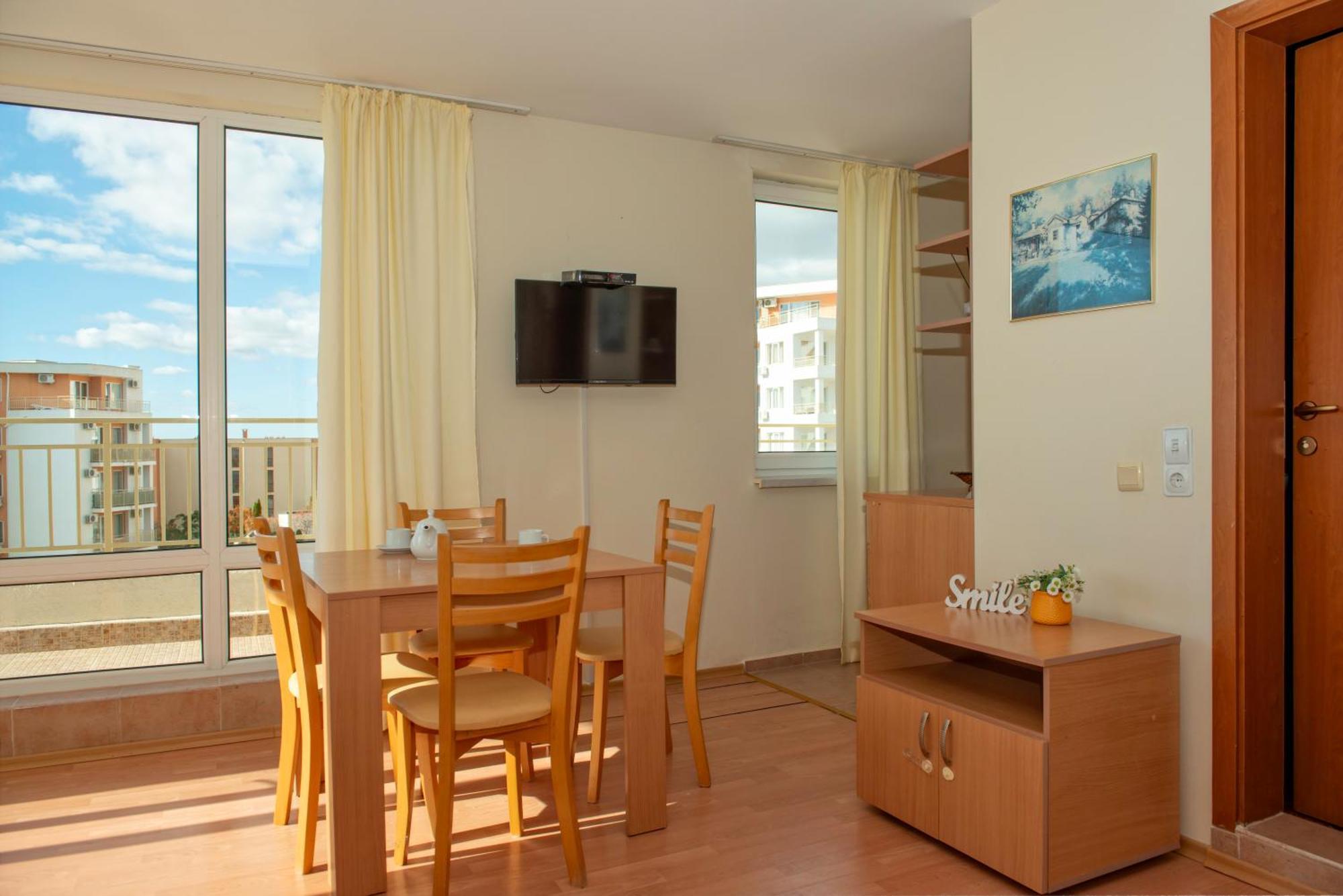 Crown And Imperial Apartments Sveti Vlas Exterior photo