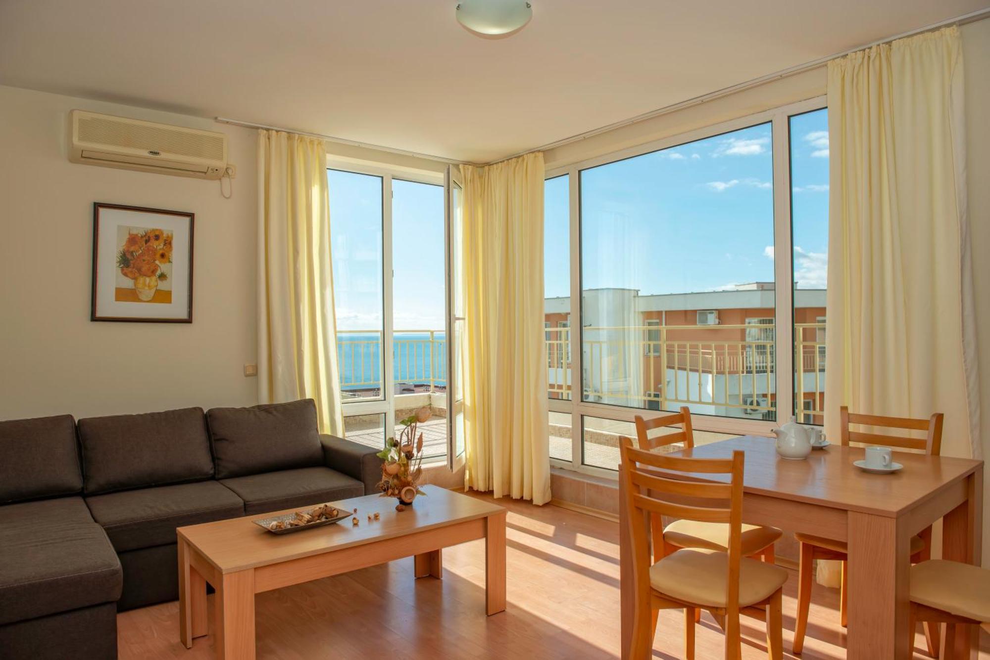 Crown And Imperial Apartments Sveti Vlas Exterior photo