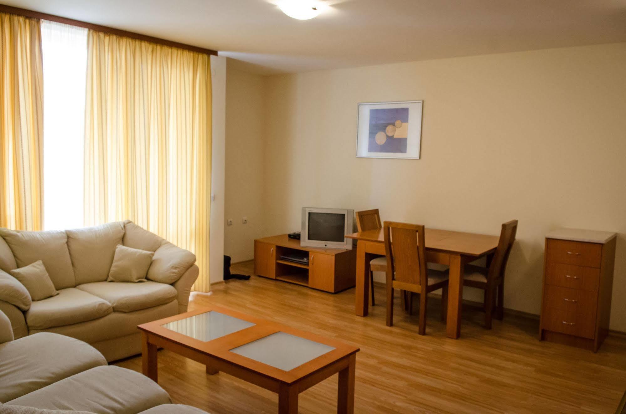 Crown And Imperial Apartments Sveti Vlas Exterior photo